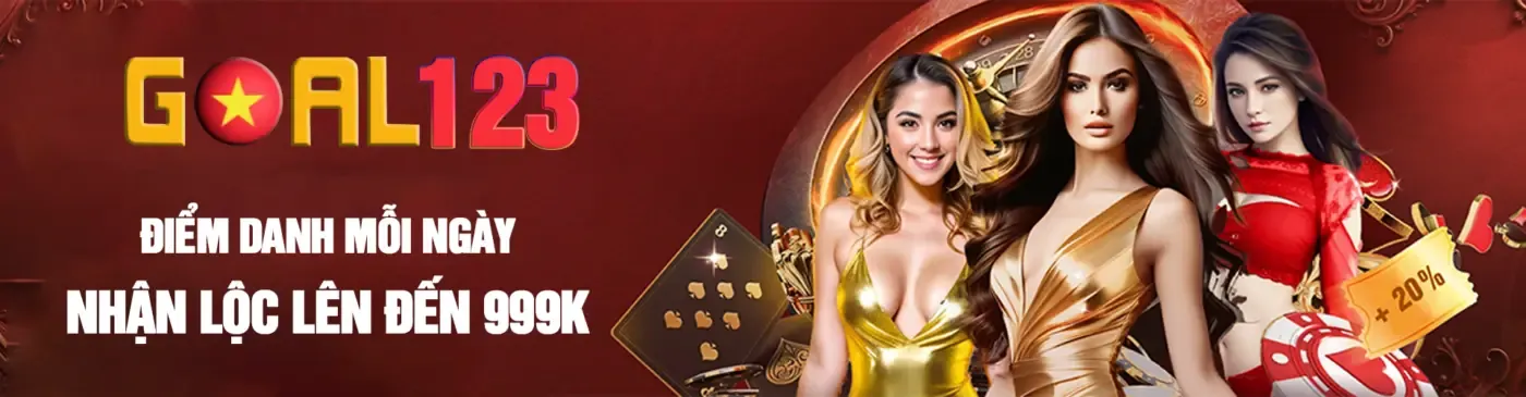 Cận cảnh một quả bóng đá trên sân cỏ